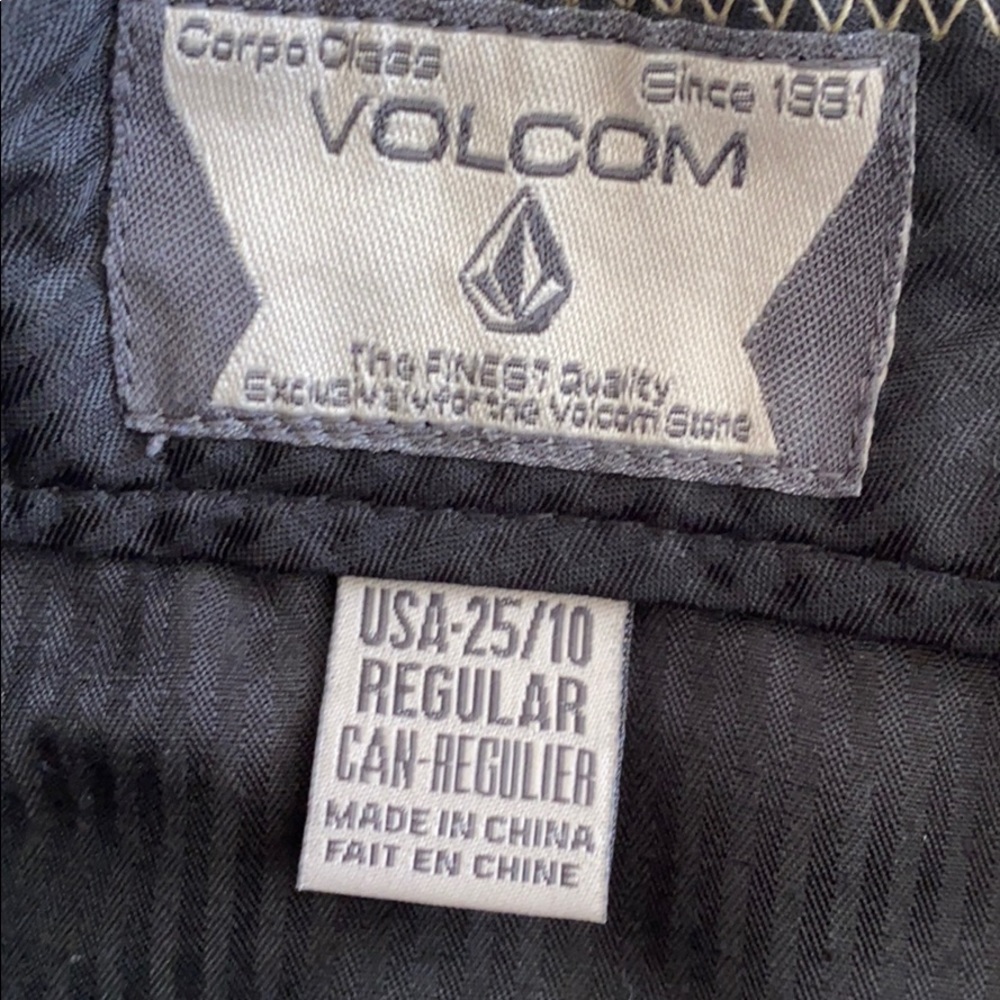 Volcom shorts - Picture 2 of 2
